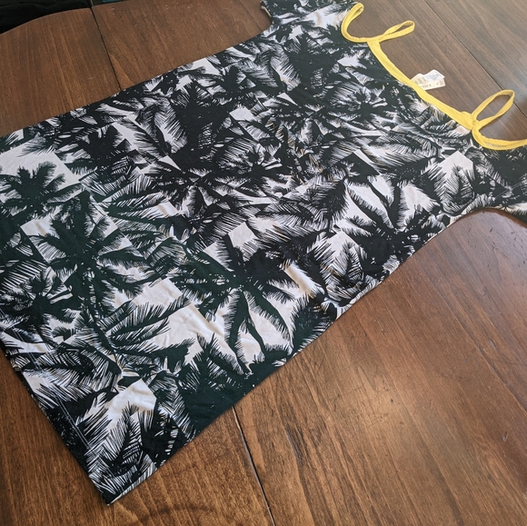 Fabletics Cold Shoulder Athletic Top Tunic Size Medium Black White Yellow - Picture 7 of 7